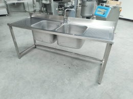 Sink with 2 central bins